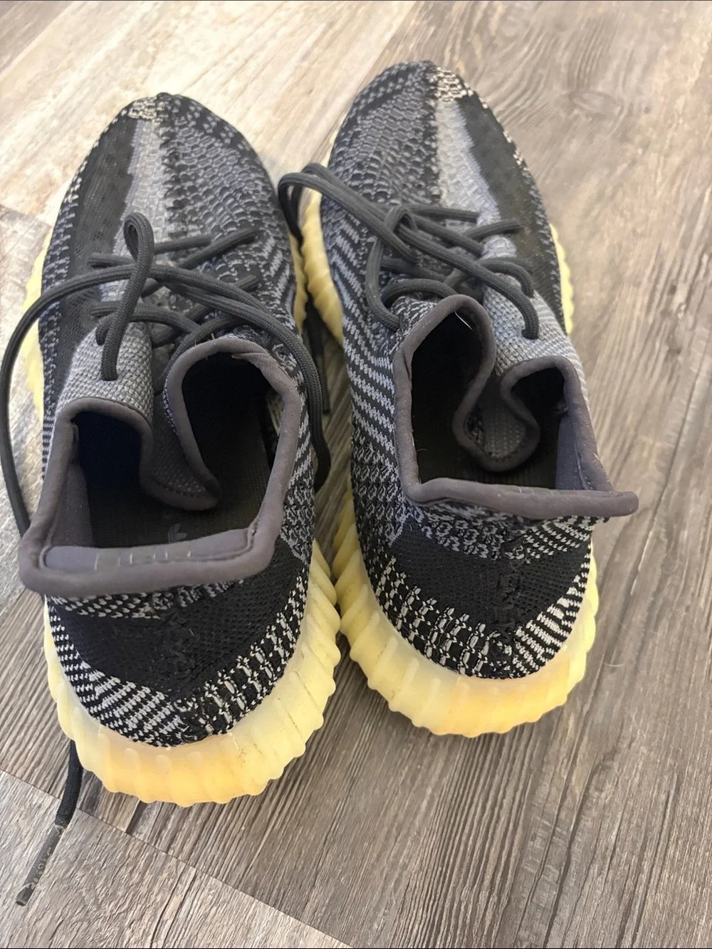 adidas Yeezy Boost 350 V2 Carbon 